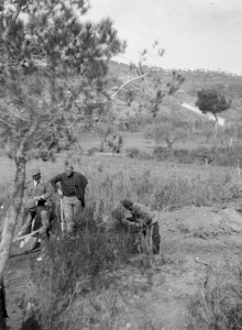 11_0292s_Machine-gunners building nests, Batea_Mar 38