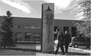 Madrid Complutense University staff examine the latest act of vandalism against the International Brigade memorial, which took place last November. The red paint has now been removed.