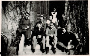 PCE safe house in Toulouse, 1949. Back row:
Enrique Líster (far left, sitting on wall) and the
guerrilla leader Luis Fernández (far right, sitting
on wall) Front row: Santiago Carrillo (centre) and
Carmen de Pedro (right). Photo courtesy of Irène Tenèze.