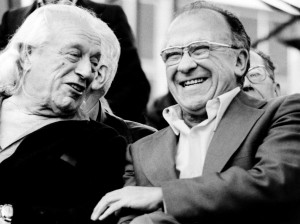 Carrillo y Alberti 003CC BY-SA 3.0 Nemo - Treball propi Santiago Carrillo i Rafael Alberti en la 1a festa del PCE a la Casa de Camp. 1978. Rafael Alberti y Santiago Carrillo en la clausura de la 1ª fiesta del PCE en la Casa de Campo de Madrid. 1978 CC BY-SA 3.0