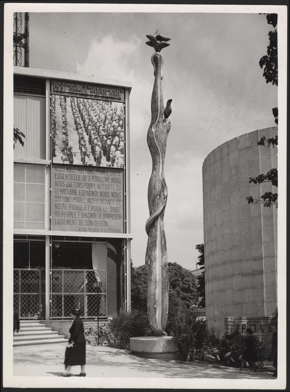 stars and mercury on the homage to the 1937 pavilion the volunteer
